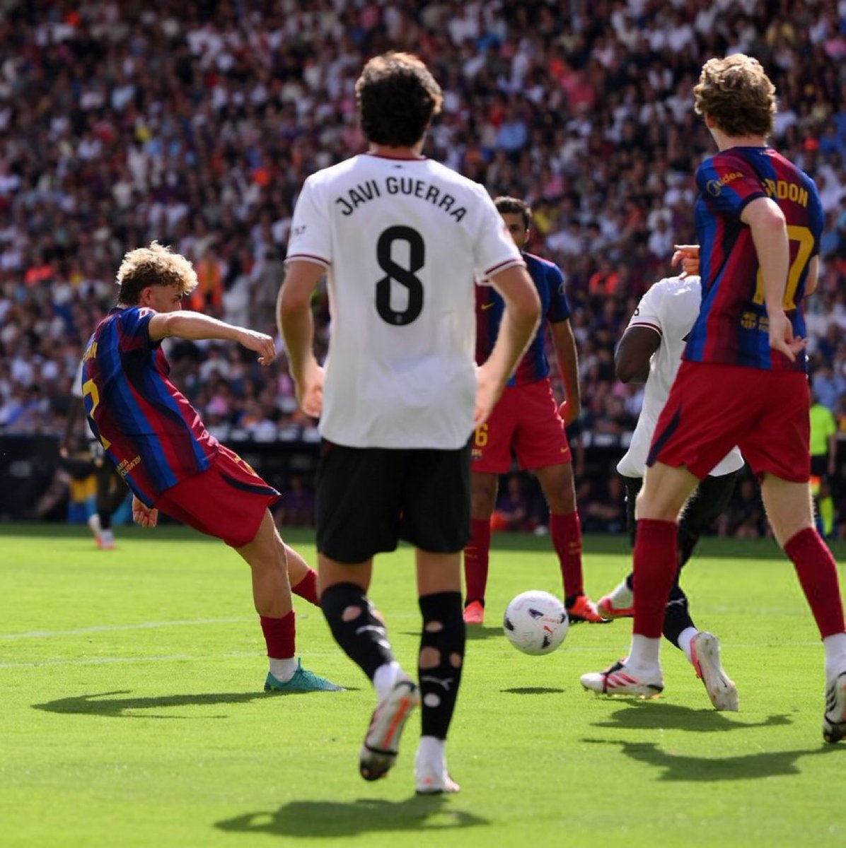 Somhiseremfcb's tweet photo. ⚽️El Valencia (24 goles) supera al Real Madrid (22) como el equipo que más goles ha recibido del Barça desde la llegada de Flick https://t.co/gwnqV4gVqY