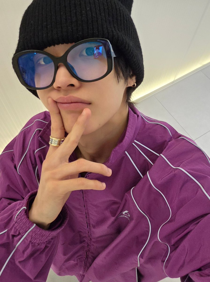booburries's tweet photo. กุโคตรรักติ๋มแว่น https://t.co/dmmHcZ52Vu