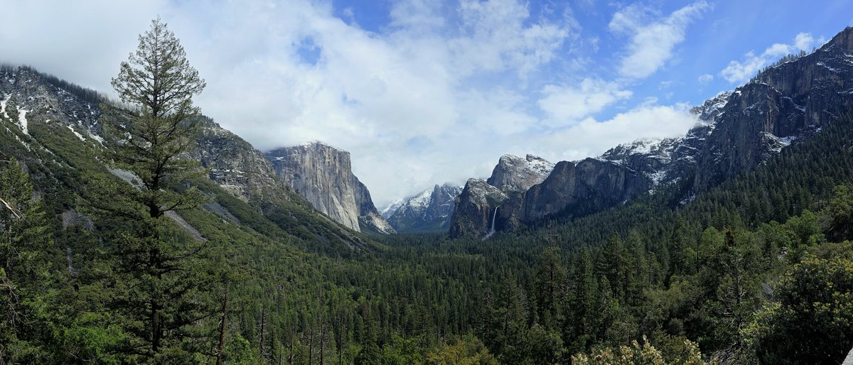 MindyH75's tweet photo. @DailyPicTheme2 @PanoPhotos #DailyPictureTheme 
"Pano" of Yosemite National Park - Tunnel View https://t.co/2pFv4k6vBy