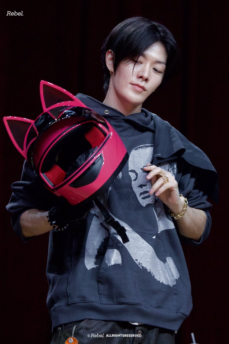 rebelx1026's tweet photo. 260906

NEKO RIDER🏍️✨

#YUTA #유타 #ユウタ #NCT127 https://t.co/ojM11RX3gJ