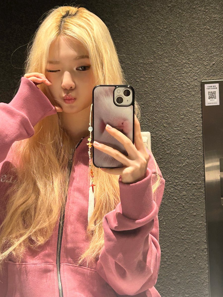 heekii3's tweet photo. 핫걸이엇다가도                  초귀염둥이로변신가능 https://t.co/m54UsM0taF