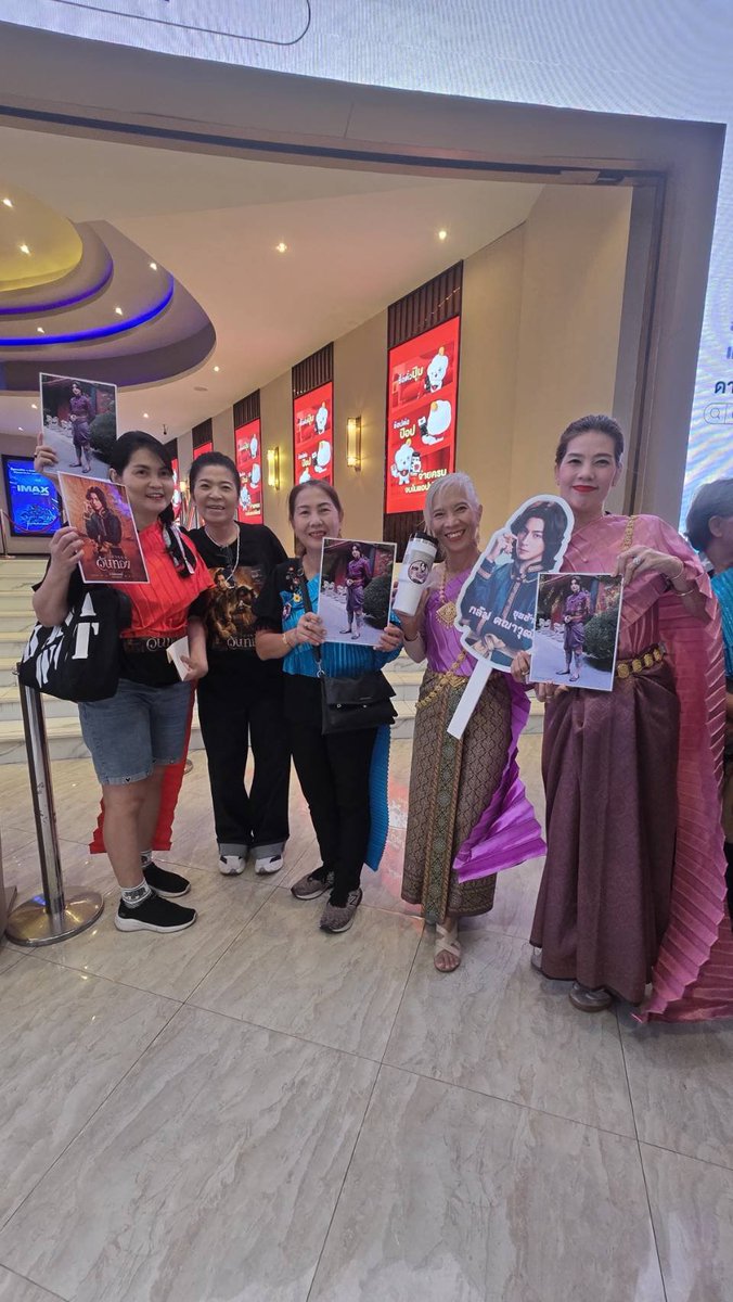 patzeafee's tweet photo. ขอขอบคุณทุกคน🙏🏻🥰 ที่มาร่วมรับชมหนัง #อัศจรรย์วันทอง ด้วยกันในวันนี้ค่ะ และขอแสดงความยินดีกับผู้ที่ได้รับของรางวัลด้วยค่ะ ทีมงานทุกคนเต็มที่สุดสุด #ไม้ขีดไฟของกลัฟ
ผิดพลาดประการใดขออภัยด้วยค่ะ
เมเจอร์รัชโยธิน 6/9/69

#gulfkanawut 
#Inthenameoflove
https://t.co/7y54EDKi5G https://t.co/YLkb41HgCl