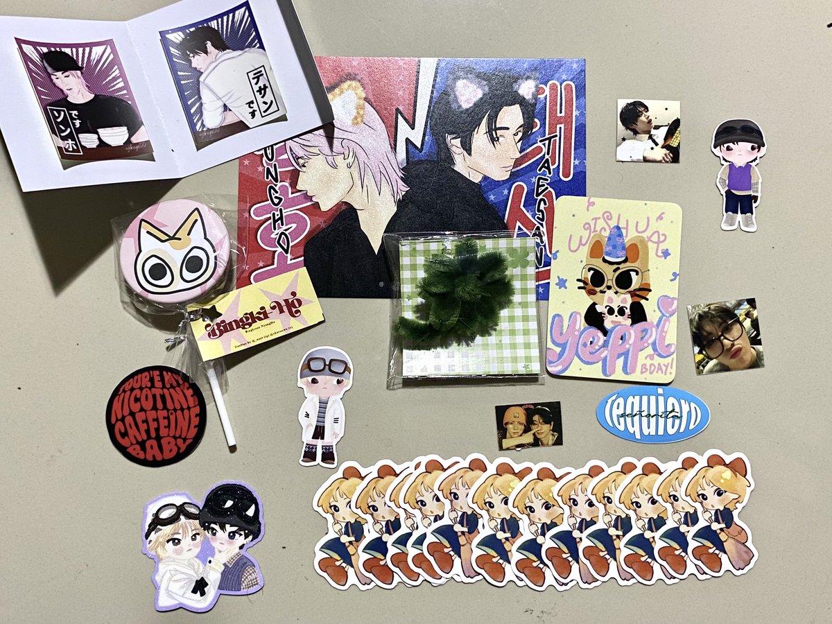 0___0cat's tweet photo. makasih kakak-kakak atas freebies imutnyaa <3
@okarouwn @handsof21 @jikeys00 @nyulntik @daejangzip @lilfreaks1212 
Tiba-tiba dapet dari kak @cheezbnd juga makasih kak🧡
Dispam stiker sama kak ley loh😭 @lleybk_r nanti akan aku tempel dimana-mana :3 makasih banyak-banyak kak ley💛 https://t.co/7vilf5Uv9e