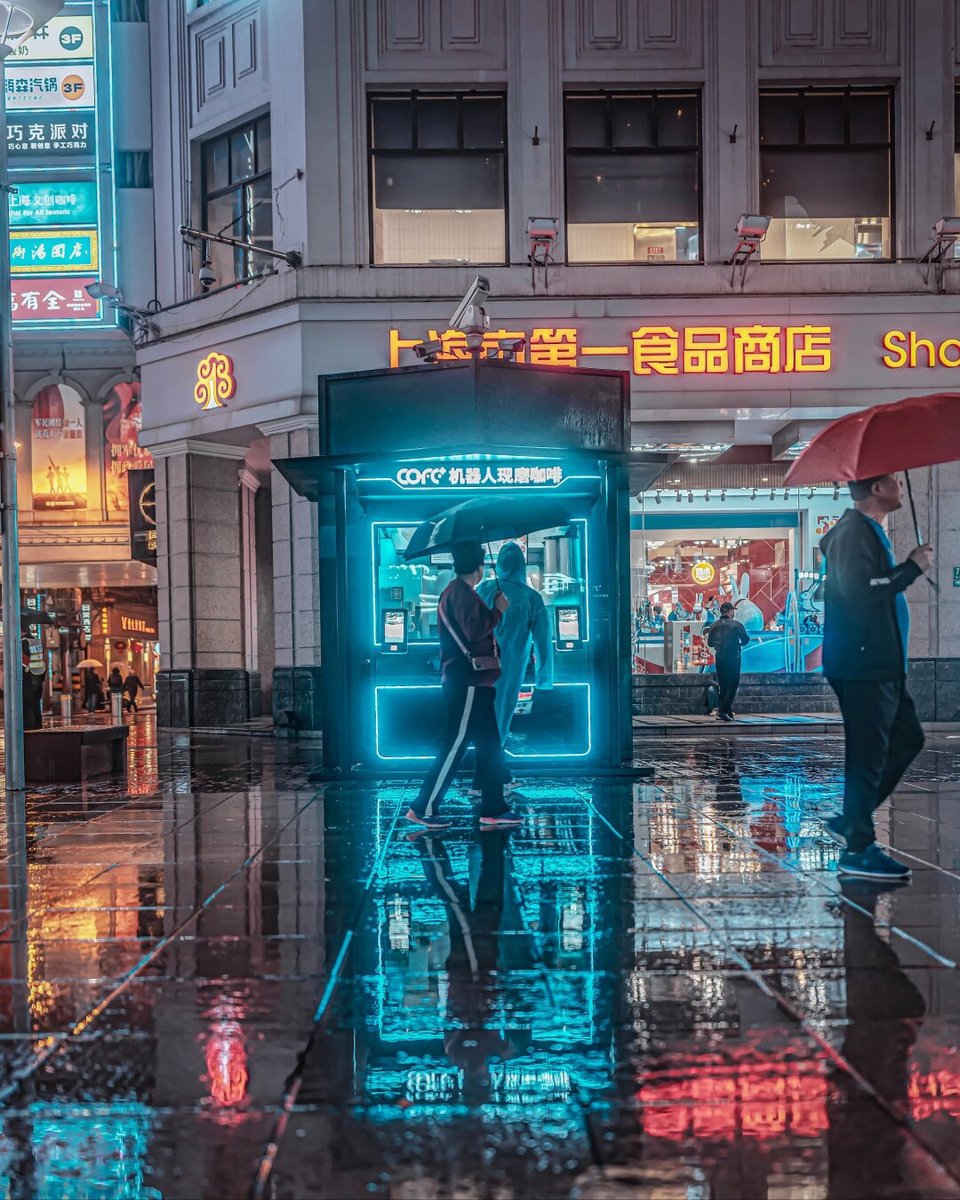 DeniOrtzs's tweet photo. [Rainy city side street, a lone red umbrella bobbing through the wet grey concrete. Urban quiet hit different.]， https://t.co/NECWxKxmRm