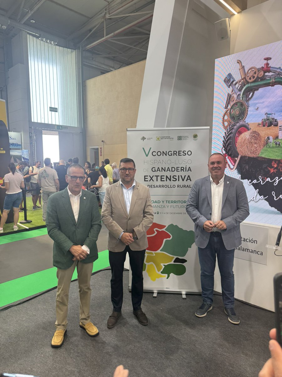 urcacyl's tweet photo. Hemos presentado en @feriasalamaq el quinto Congreso hispano-luso de ganadería extensiva que celebraremos en Salamanca los días 3 y 4 de diciembre https://t.co/LGj8jPjpYw