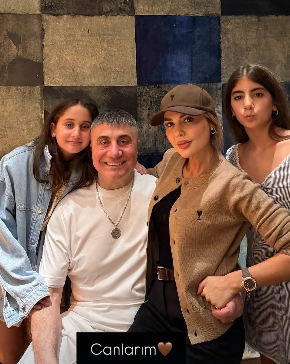 nesrinkarakucuk's tweet photo. Aile Her Şeydir..

Reis @sedat_peker #ÖzgePeker 🌸 https://t.co/wiK2GfEaIE