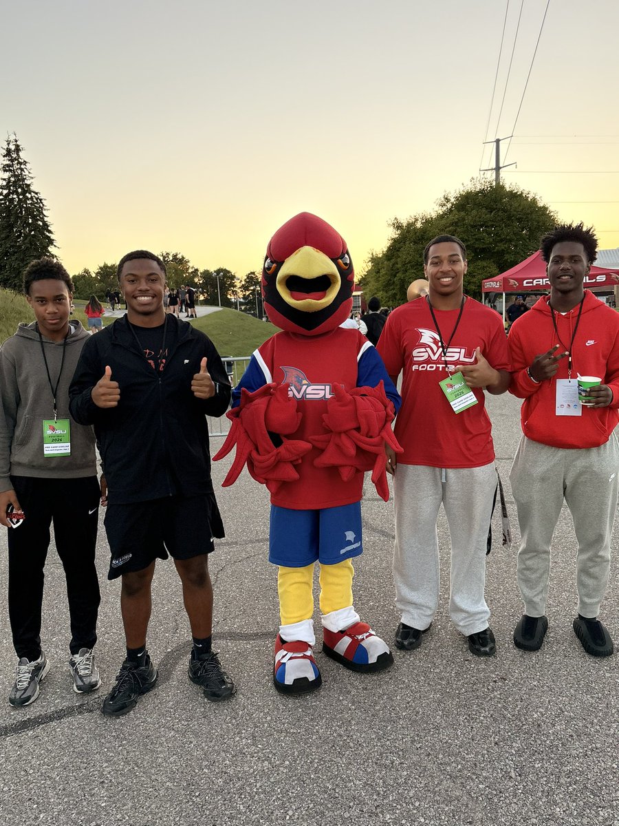 Obie2Valid's tweet photo. Had a good time at the SVSU game thanks for having me @FBCoachEngle @_antjuan_ https://t.co/GF4db4rTfY