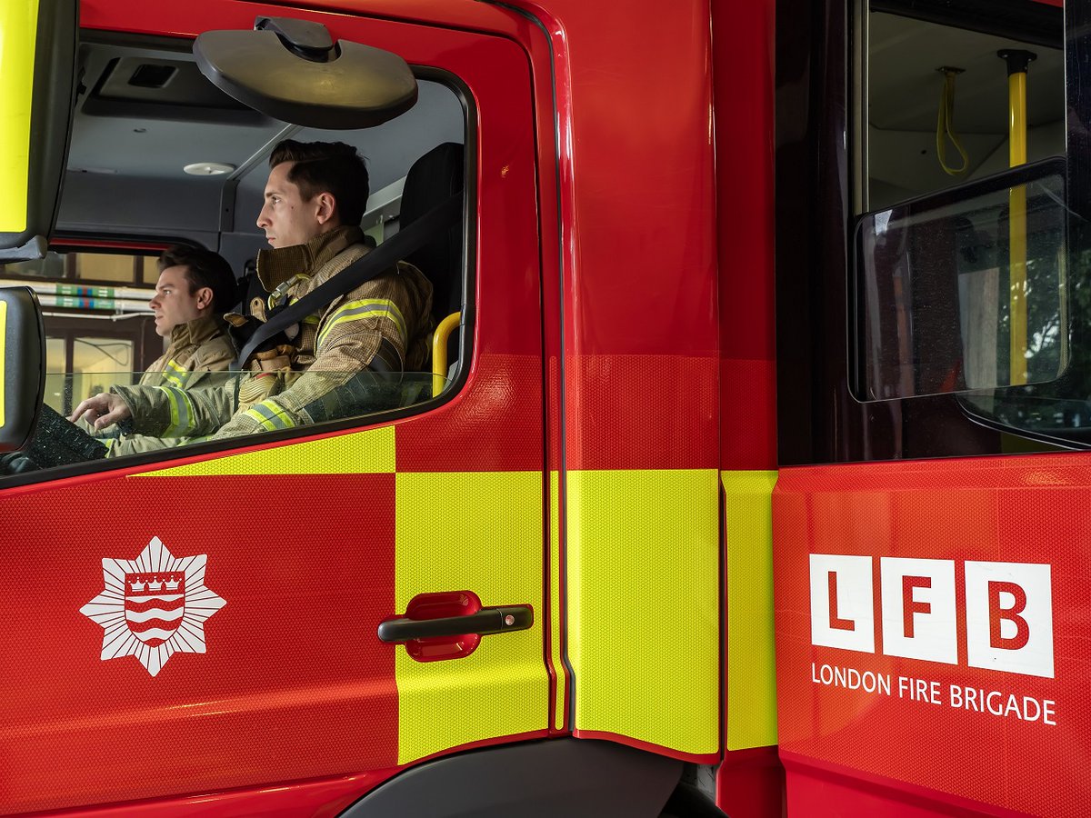 LondonFire's tweet photo. Part of the ground floor in a two storey warehouse is alight in #Wembley https://t.co/IL78Nld8I1 https://t.co/nbqM9wjzyd
