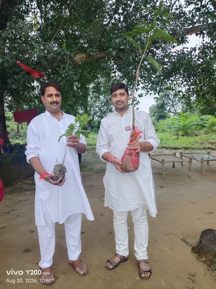yamglobal1's tweet photo. Dhara Seva, Shiv Seva | Lucknow
The Lucknow family continued their Dhara Seva journey in Behera village, Sitapur, bringing family members and children together in the spirit of service. https://t.co/9jMhvlkhuB