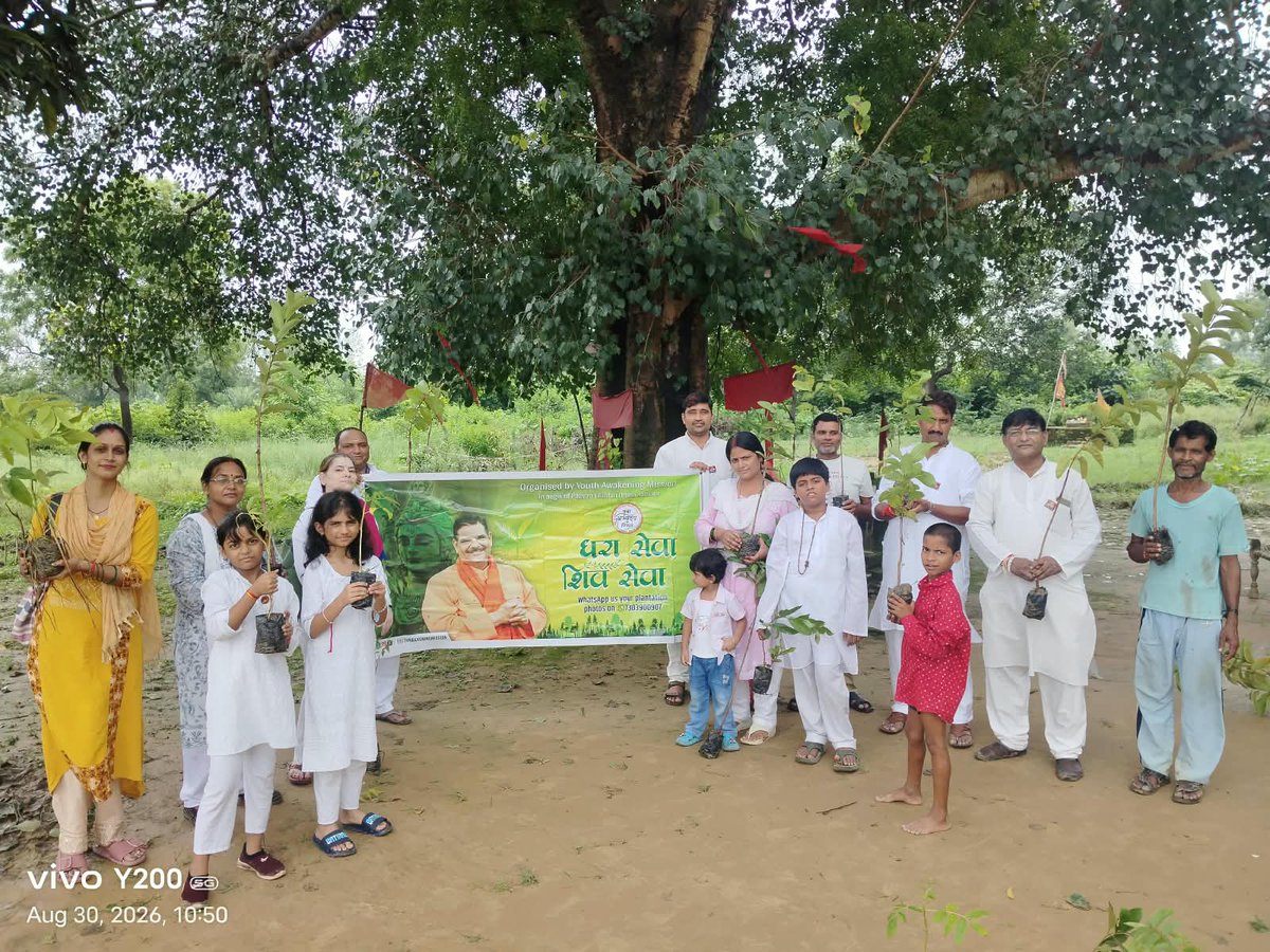 yamglobal1's tweet photo. Dhara Seva, Shiv Seva | Lucknow
The Lucknow family continued their Dhara Seva journey in Behera village, Sitapur, bringing family members and children together in the spirit of service. https://t.co/9jMhvlkhuB