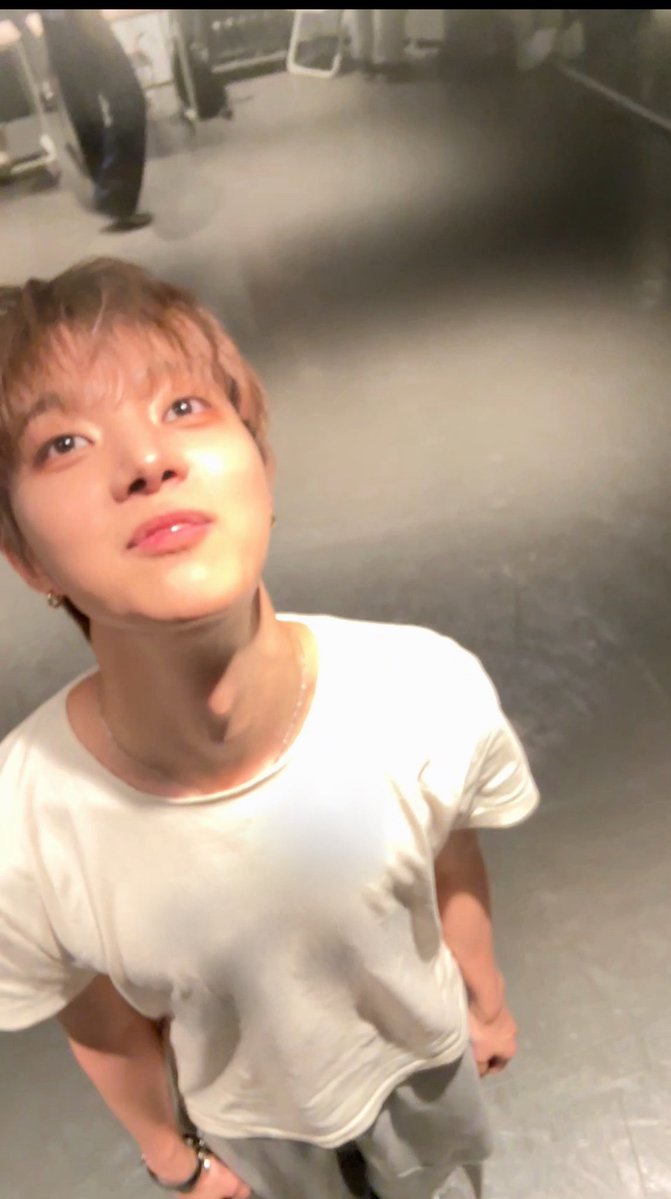 e_jjoos2's tweet photo. 어떤 리더 생일에 올라오는 사진들 그냥 키즈노트 https://t.co/A37kAHnDFd