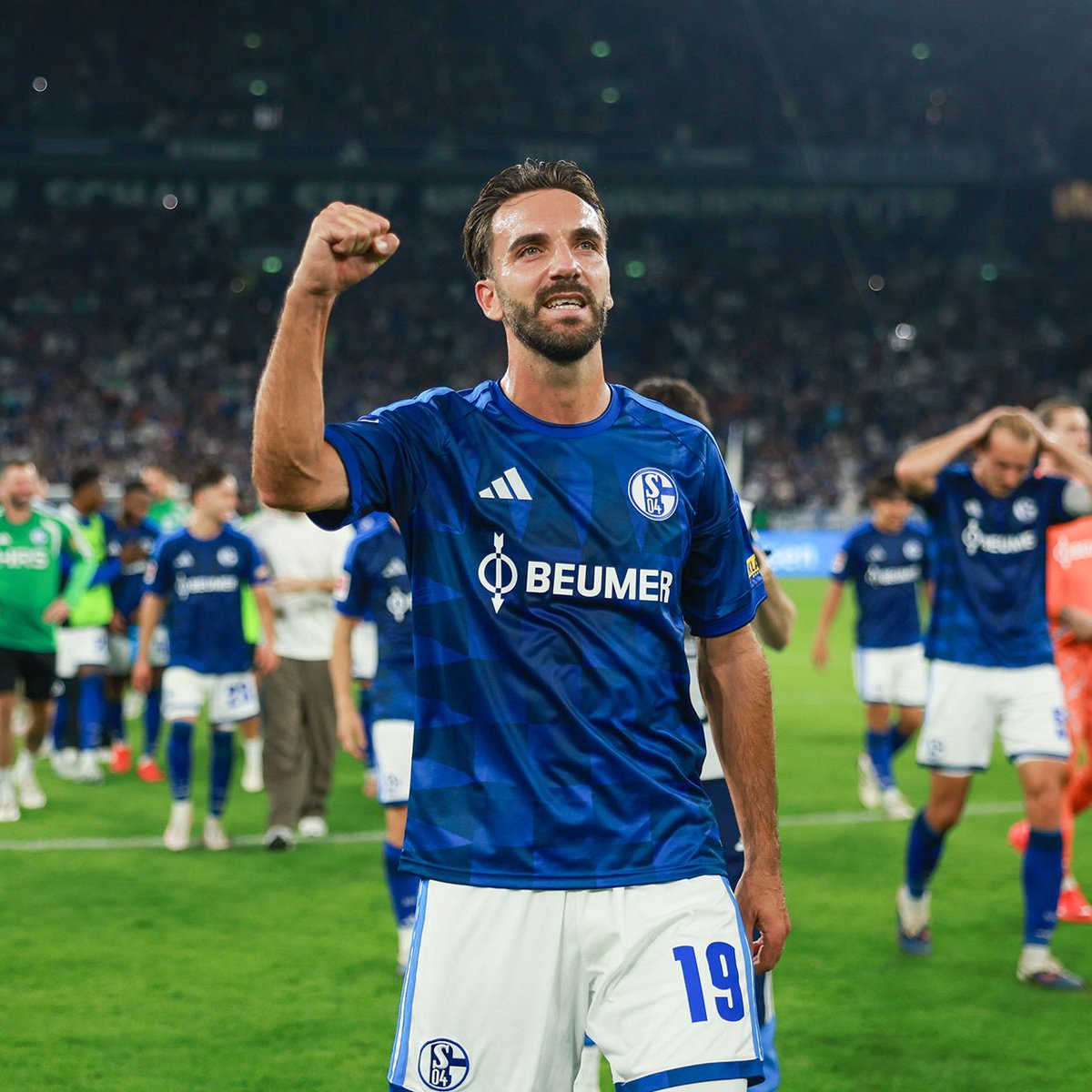 s04_en's tweet photo. Good to have you back, captain! ๐ซก
@karamank26 was able to make his comeback from a hip injury in the closing stages of yesterday's draw ๐ช
#S04 | #S04FCB https://t.co/4WFDHDzNiv