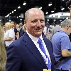 NoteA_Bull's tweet photo. I still don’t understand why 
$BRK.B
 dumped 
$V
 and 
$MA
. 

Isn’t the whole point of investing to buy a great business at a fair price? https://t.co/f63RAcSpCF