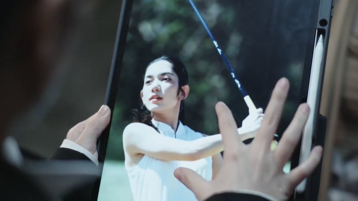 KomsakAddams's tweet photo. นี่แหละค่ะ รักที่ไม่ต้องการเวลา Fairway Of Love EP1 ยัยนาน่ากลับถึงไทยปุ๊บแค่เจอโปรวีในจอไอแพดก็ ตกหลุมรักปั๊บ จิ้นเองได้ ไม่ต้องรอคนดูจิ้นเลย 

แต่แอบลุ้นอีกคู่นะคะ เปิดตัวชีเบลมาแล้ว เหลือรอโปรจิน รวมๆ เอาเรื่องกอล์ฟมาผูกกับความรักได้น่ารัก ดูเพลินมาก สาย GL น่าจะสะใจ เพราะเสิร์ฟให้เต็มอิ่มถึงสองคู่

ทุกวันอาทิตย์ 22:30 น. ทางช่อง one31
เวอร์ชัน UNCUT 23:30 น. ที่ WeTV ที่เดียว

#FairwayOfLoveEP1