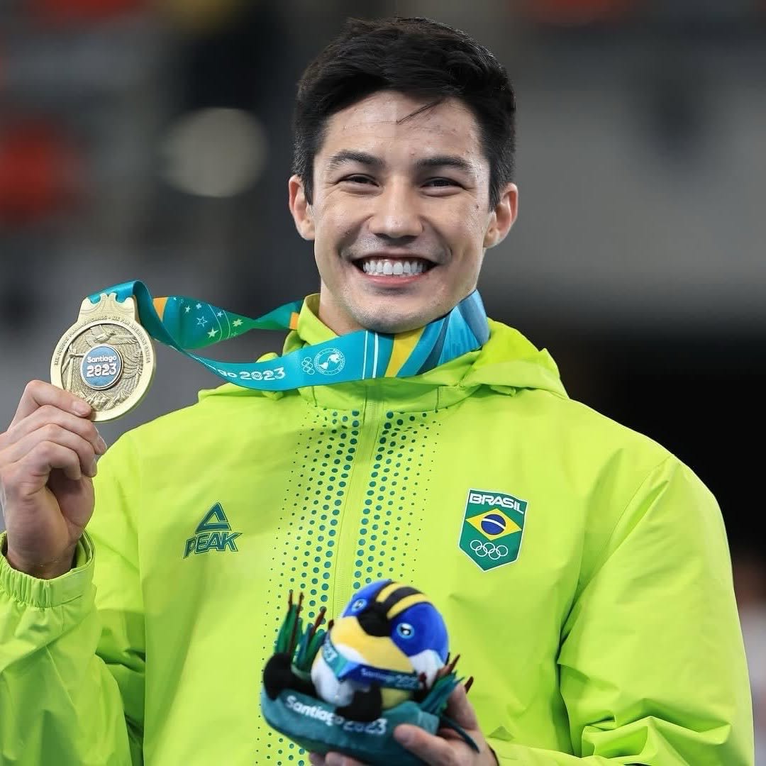 travequismo's tweet photo. e pensar que o reizinho do arthur nory foi cancelado em 2015 por ter se defendido de um homofóbico, o tempo inocentou ele https://t.co/xFO7Jvny6y
