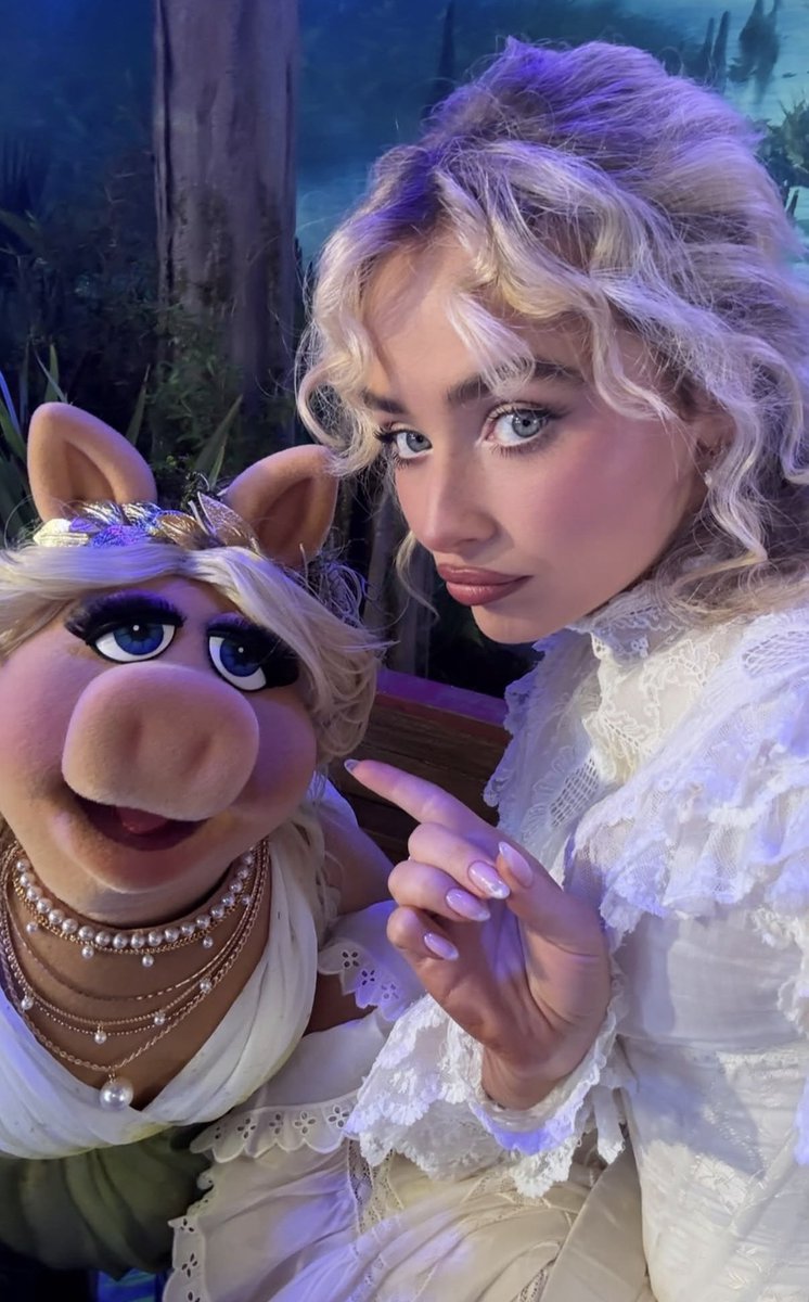 eternalsabrinas's tweet photo. our emmy winners 😭🫶 https://t.co/dFuFUBTjBF