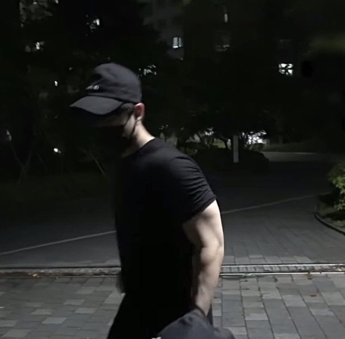 ddimang08's tweet photo. 하 서창빈이 너무 좋다
서창빈 검정 무지티 사진 더 가지고싶다
누가 좀 도와주세오 https://t.co/5d6WLS2WdK