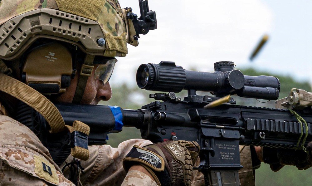 iimefmarines's tweet photo. U.S. Marines with the @26MEU  conduct a live-fire range during a Multi-Domain Reconnaissance Course, allowing Marines to sharpen marksmanship skills and remain combat ready.  

📷 By Cpl. Matthew Williams 

@USMC @DeptofWar @camp_lejeune https://t.co/ZxZEQxlN2f