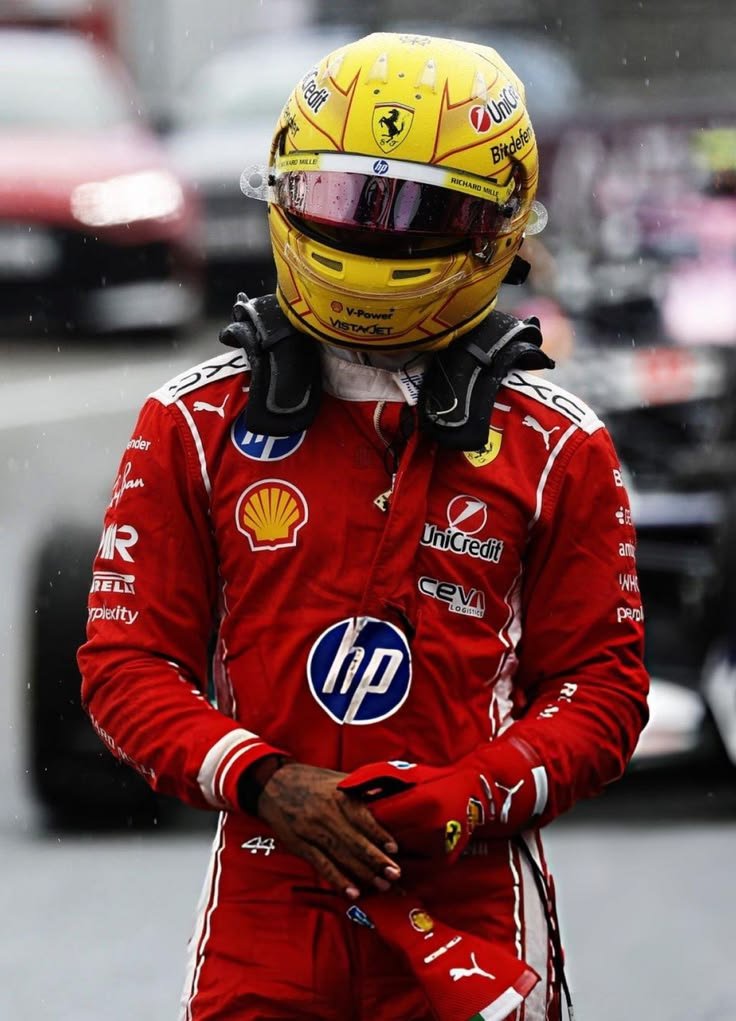 lewsinner's tweet photo. Lewis Hamilton esta 3ro en el mundial

- Teniendo 41 años
- Auto incopetente
- Equipo incopetente
- Compañero de equipo incopetente

Es el mejor que jamas existio 🐐 https://t.co/v4lZ4qzHIE