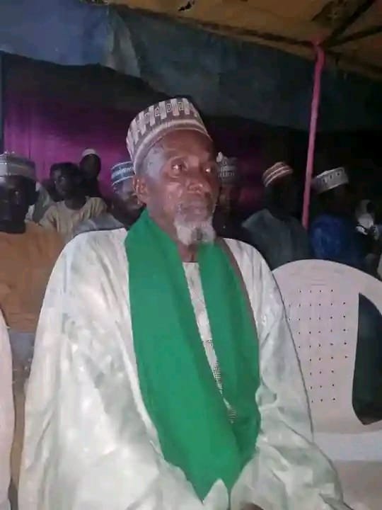 ProfIsaPantami's tweet photo. Inna lil Laahi wa inna ilaiHi Raaji'un!
Munyi babban rashi!
Muna mika ta'aziyyar mu bisa ga rasuwar Limamin Sarkin Dukku, Imam Haruna.
Muna mika ta'aziyyar mu zuwa ga Mai Martaba Sarkin Dukku, Alhaji Haruna AbdulQadir Rasheed II da iyalan marigayi da almajiransa da makwabtansa da sauran mabiyansa.

Muna rokon Allah Ya sanya Aljannah ce makoma gare shi tare da sauran iyayen mu da malaman mu da zurriyyar mu da yan'uwan mu da aminan mu da masoyanmu mu.