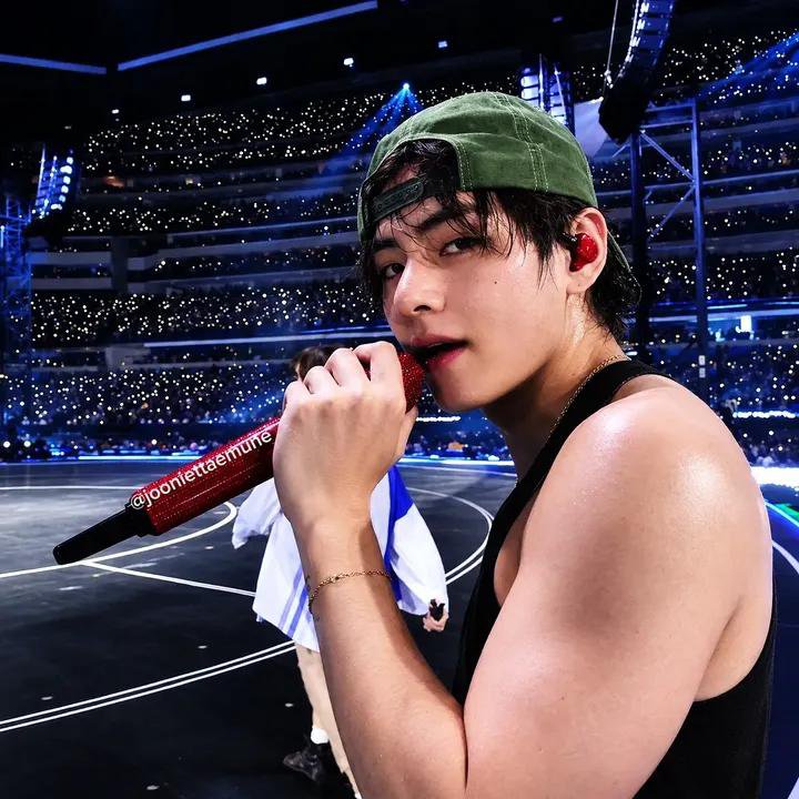 BTS___KTHV_95's tweet photo. He's so bad https://t.co/4NKiN0SIQ5
