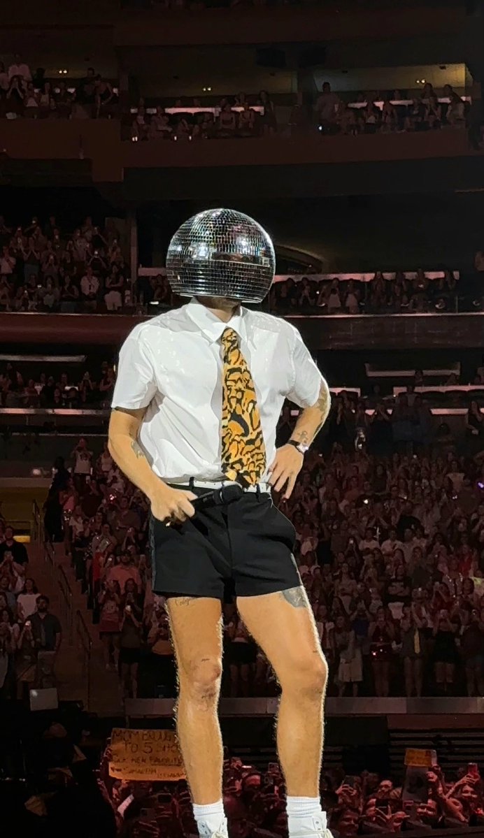 sparklyfruitman's tweet photo. i’m crying this is so fucking funny https://t.co/BemBNgmWMY