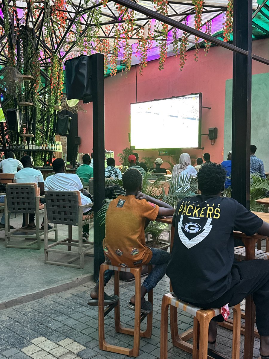 4pitchersKla's tweet photo. Football, drinks, food and great moments. That’s the 4Pitchers way. 🔥⚽
#4Pitchers #FootballWeekend #LiveFootball #fyp https://t.co/7Wsd6YMbm1