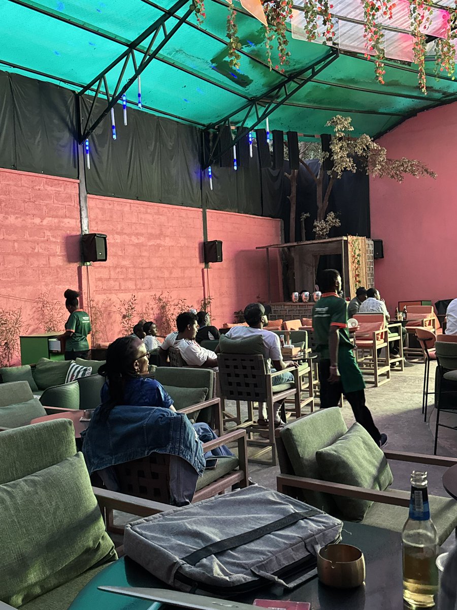 4pitchersKla's tweet photo. Football, drinks, food and great moments. That’s the 4Pitchers way. 🔥⚽
#4Pitchers #FootballWeekend #LiveFootball #fyp https://t.co/7Wsd6YMbm1