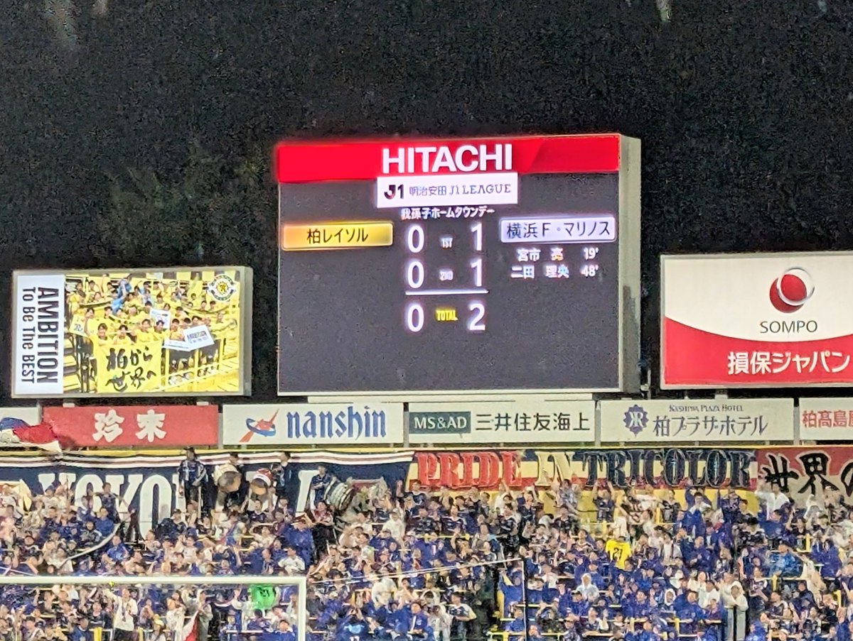 OleReysol's tweet photo. マリノスは、今日のピッチコンディションに合わせて、ロングキックを選択。
レイソルはいつもの繋ぐサッカー…
ハーフタイムにマリノスのGKが���ールをピッチにたたきつけても、全然弾まない状況。昨年のアウェイ町田戦から何を学んだ？
まだ挽回できる位置　また頑張るのみ👍
#柏レイソル https://t.co/KySVHoagFY