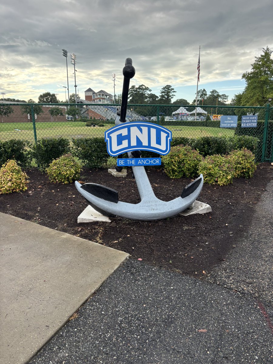 ethanlaf3's tweet photo. Great time at @cnu_football for the Anchor Bowl! Loved experiencing the incredible Gameday atmosphere. Thank you @coachatsmith for the invite! ⚓️ #mantheship 

@coachpcrowley @GaffneyMac842 @CoachDaveBishop @FBvikingstrong https://t.co/PhyefdhrMz