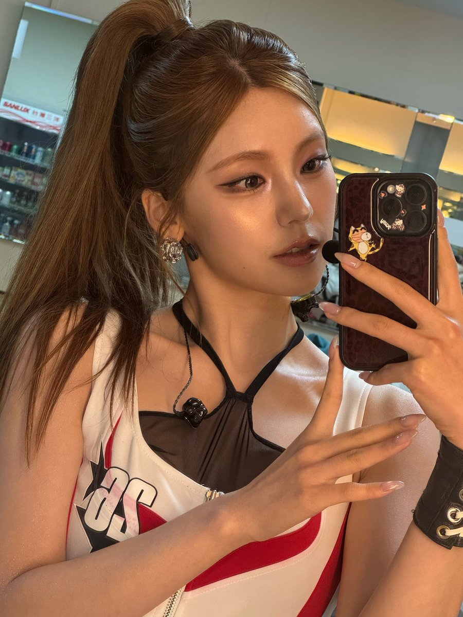 icjey's tweet photo. Good night. 🖤 https://t.co/Zfswrq3yDY