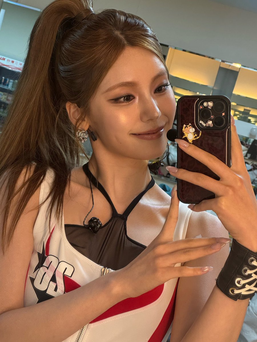 icjey's tweet photo. Good night. 🖤 https://t.co/Zfswrq3yDY