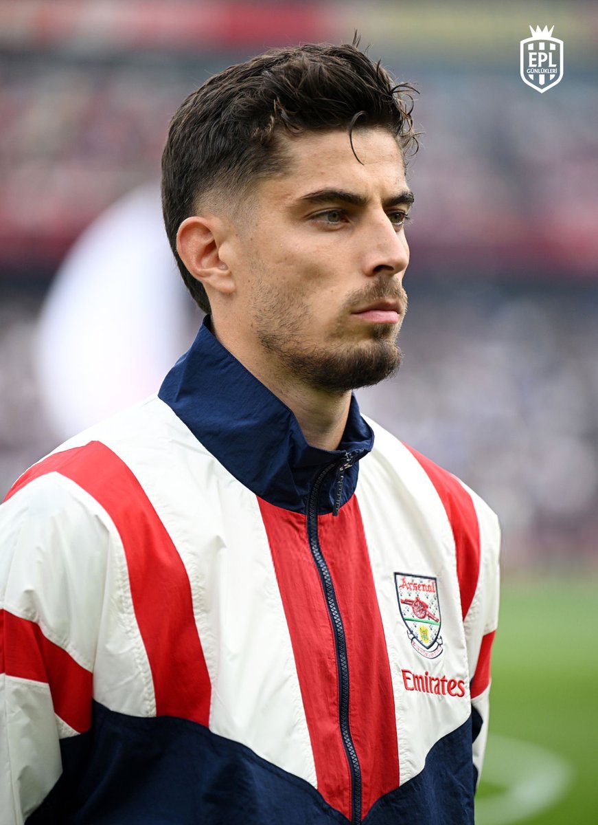 EPL_Gunlukleri's tweet photo. Müthiş bir ceket! 🤩 https://t.co/yiba8gtogj