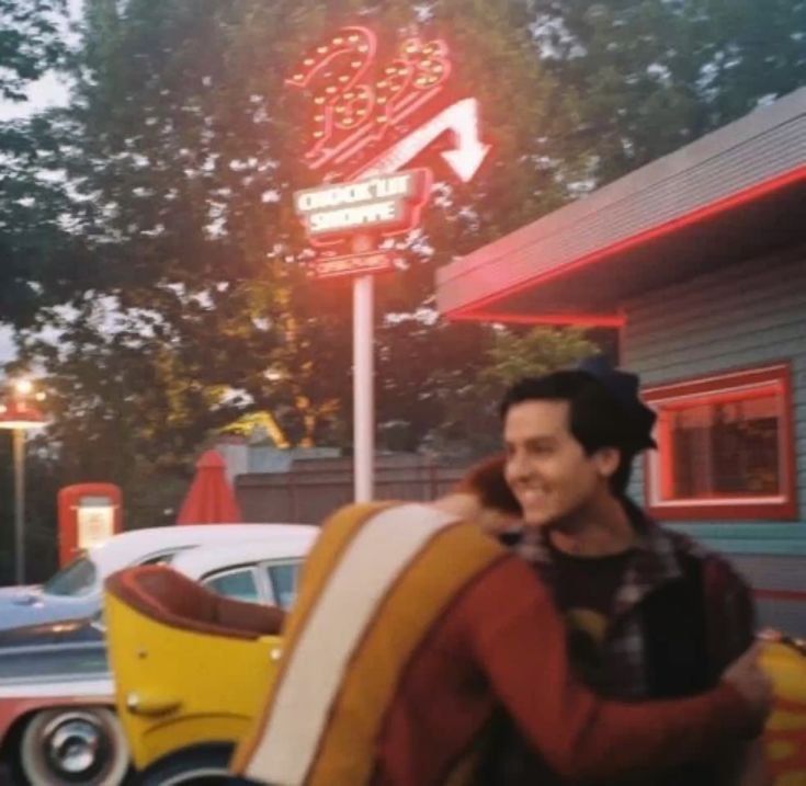 raspberrytyler's tweet photo. ilove riverdale bts photos #riverdaletwt is that a thing https://t.co/lyxfvQCEr7