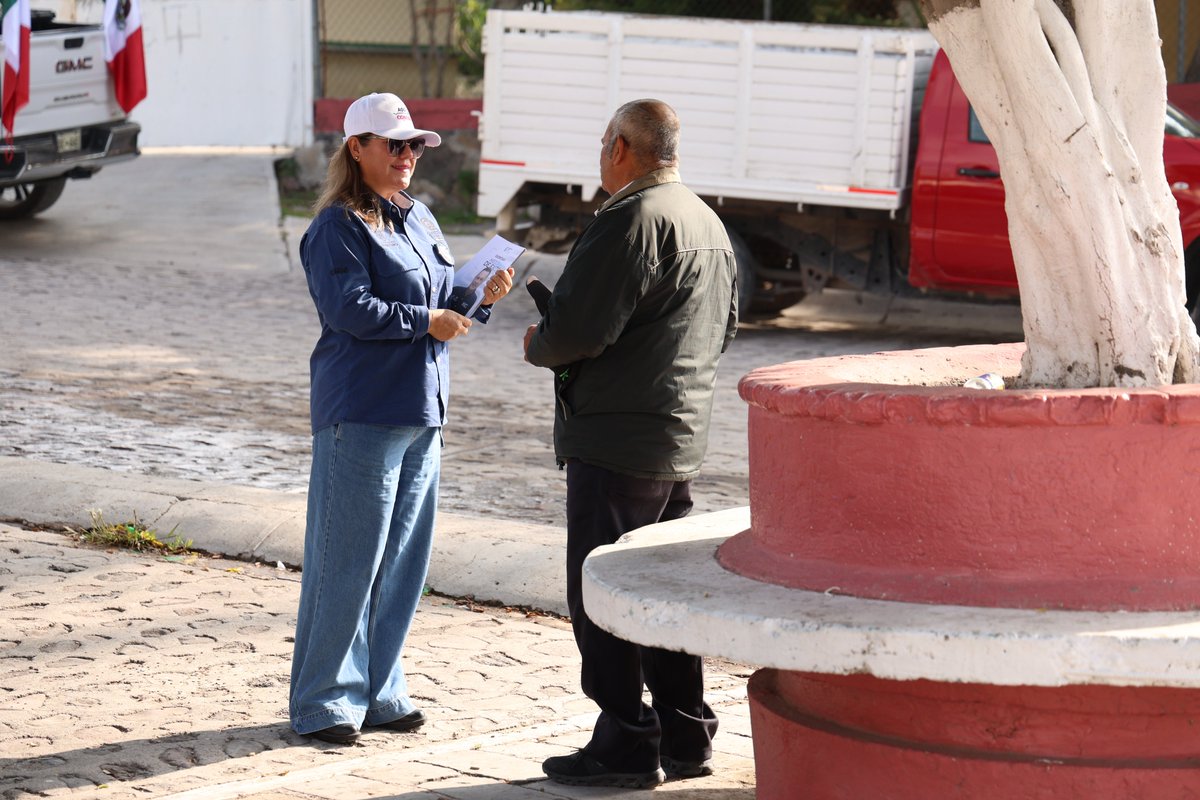 SEGOB_Queretaro's tweet photo. Seguimos en las calles compartiendo con las y los queretanos el #5toInforme de actividades del gobernador Mauricio Kuri.

5 años de resultados en seguridad, educación, salud, movilidad y economía.

📍Comunidad La Cueva, Municipio de Corregidora. 

#QuerétaroUnaHistoriaDeÉxito #5toInforme