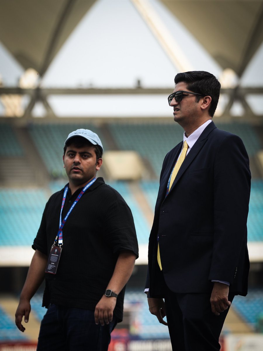 jd_sachdeva18's tweet photo. More than just work, this experience gave me the opportunity to meet new people, build friendships & work alongside some amazing teams.
Grateful to everyone I got to work with across @OfficialSCDelhi & @RGPunjabFC 🤝
#ISL12 | #IndianSuperLeague | #IndianFootball | #LetsFootball https://t.co/gpbeQtTCLZ