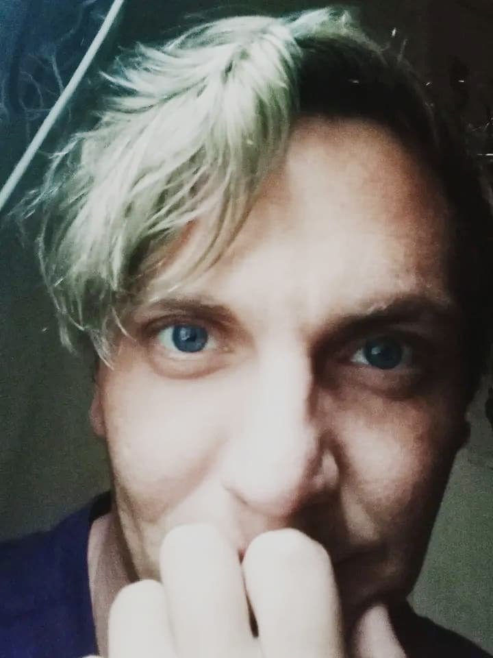 jodeon_koen's tweet photo. Lazy saturday #chillingvibe #lovemyselfasIam #justme https://t.co/OpJ9rYwcyb