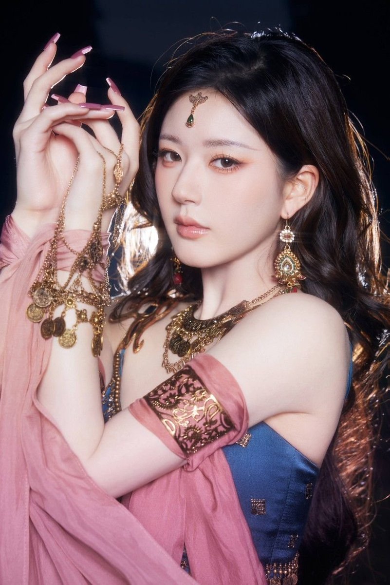 lusiwonii179's tweet photo. It was revealed that Lusi was spotted doing a photoshoot in cheongsam dresses, and apparently they’re ALL cheongsams?! 😭
 I’m already so excited for the final result! It’s been such a long time since we last saw her in a cheongsam!!
#ZhaoLusi https://t.co/Quj5BeKxec