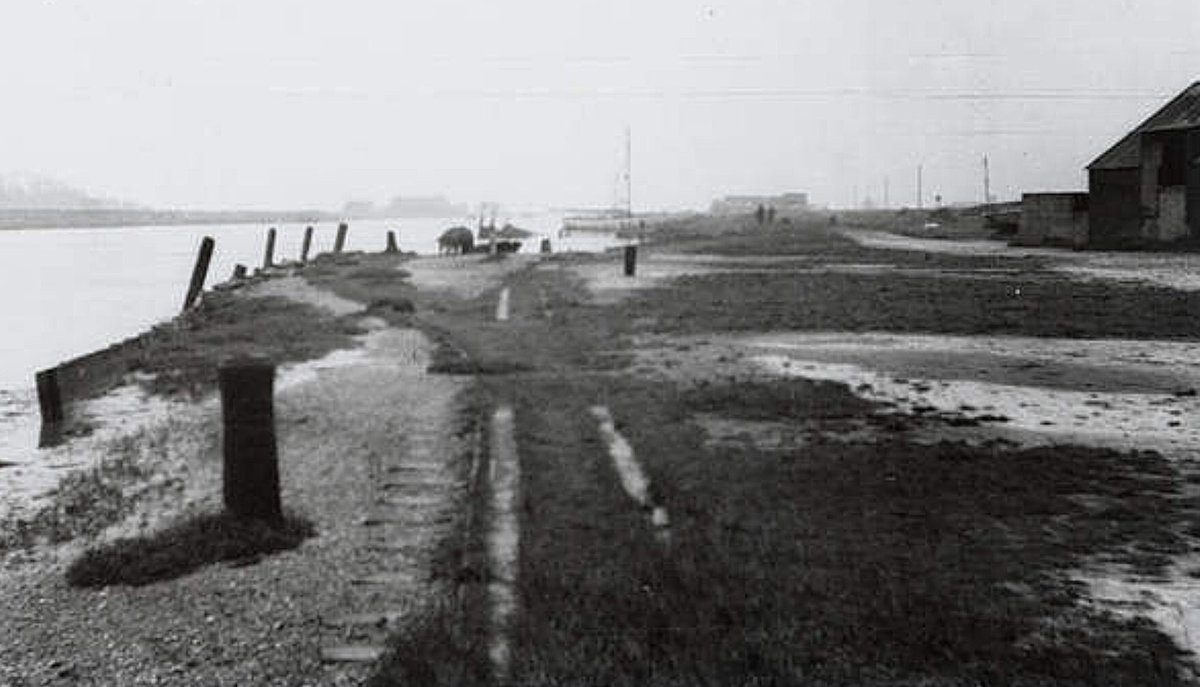 BygoneSodor's tweet photo. The port at Harwick, 1955. The Zinc from the mines at Cregwir would be taken here by a horse-drawn Railway. https://t.co/rj2TzezYTe