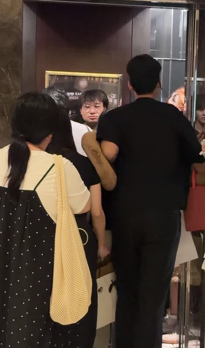 SlowMammm's tweet photo. เจ้าภาพเละเทะไปหมดเลย!อย่าไปร้า���นี้ค่ะ!สินค้าที่โฆษณาและจัดส่งจริงไม่ตรงกันค่ะ!ปฏิเสธที่จะสื่อสารทันทีหากต้องการแก้ไขปัญหา!@ArtistAplan @IchimeshiFans  @ArtistAplan https://t.co/1HqzNBBoVc