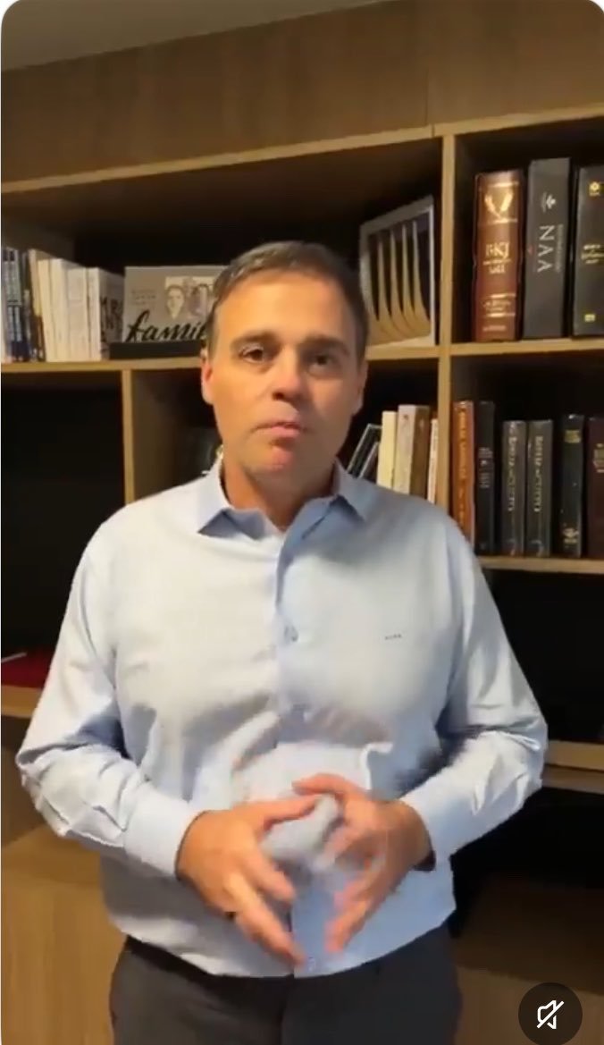 Gustavramski_'s tweet photo. "Com licença,  eu posso ser um canalha corrupto em nome d Deus?!" https://t.co/NZLX2s3jQT