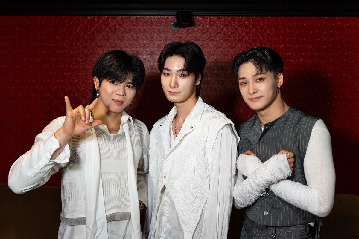 theBiOarchive's tweet photo. Big Ocean photographed by Kornelia Welmsö during The Greatest Battle Tour LA Stop April 24th, 2026
source: @/photoandvideobykornelia
#bigocean #jiseok #chanyeon #pj #빅오션 https://t.co/GcQsyKSaM8