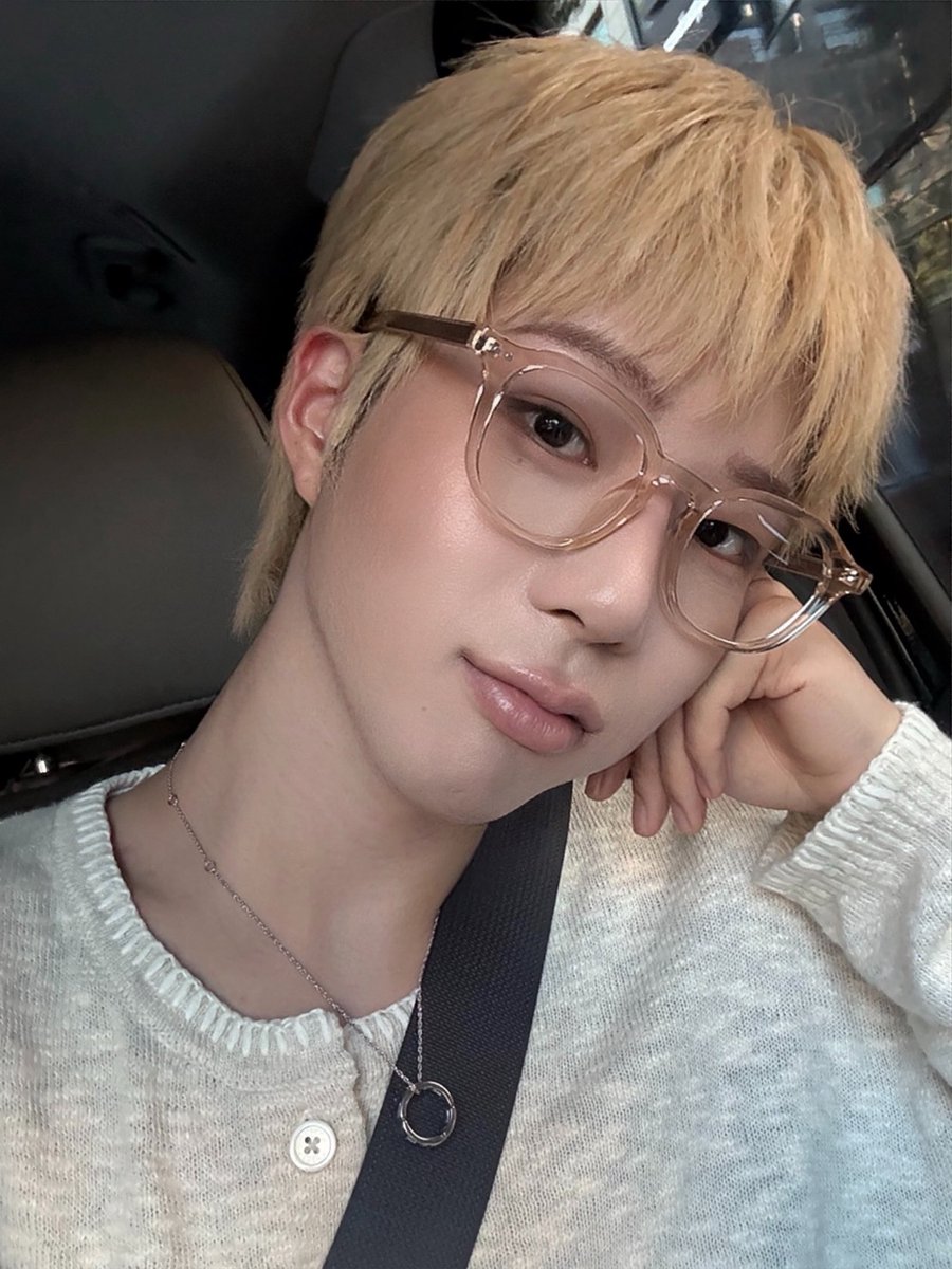 DIGNITY_members's tweet photo. 날씨도 선선한데 우리 드라이브 갈까?
ㄴ (면허 없음)
  ㄴ (매니저님께서 운전해 주시기로 함)

#LUKE #루크 #DIGNITY #디그니티 https://t.co/6k2Kf1xVgJ