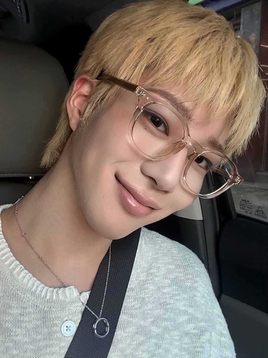 DIGNITY_members's tweet photo. 날씨도 선선한데 우리 드라이브 갈까?
ㄴ (면허 없음)
  ㄴ (매니저님께서 운전해 주시기로 함)

#LUKE #루크 #DIGNITY #디그니티 https://t.co/6k2Kf1xVgJ