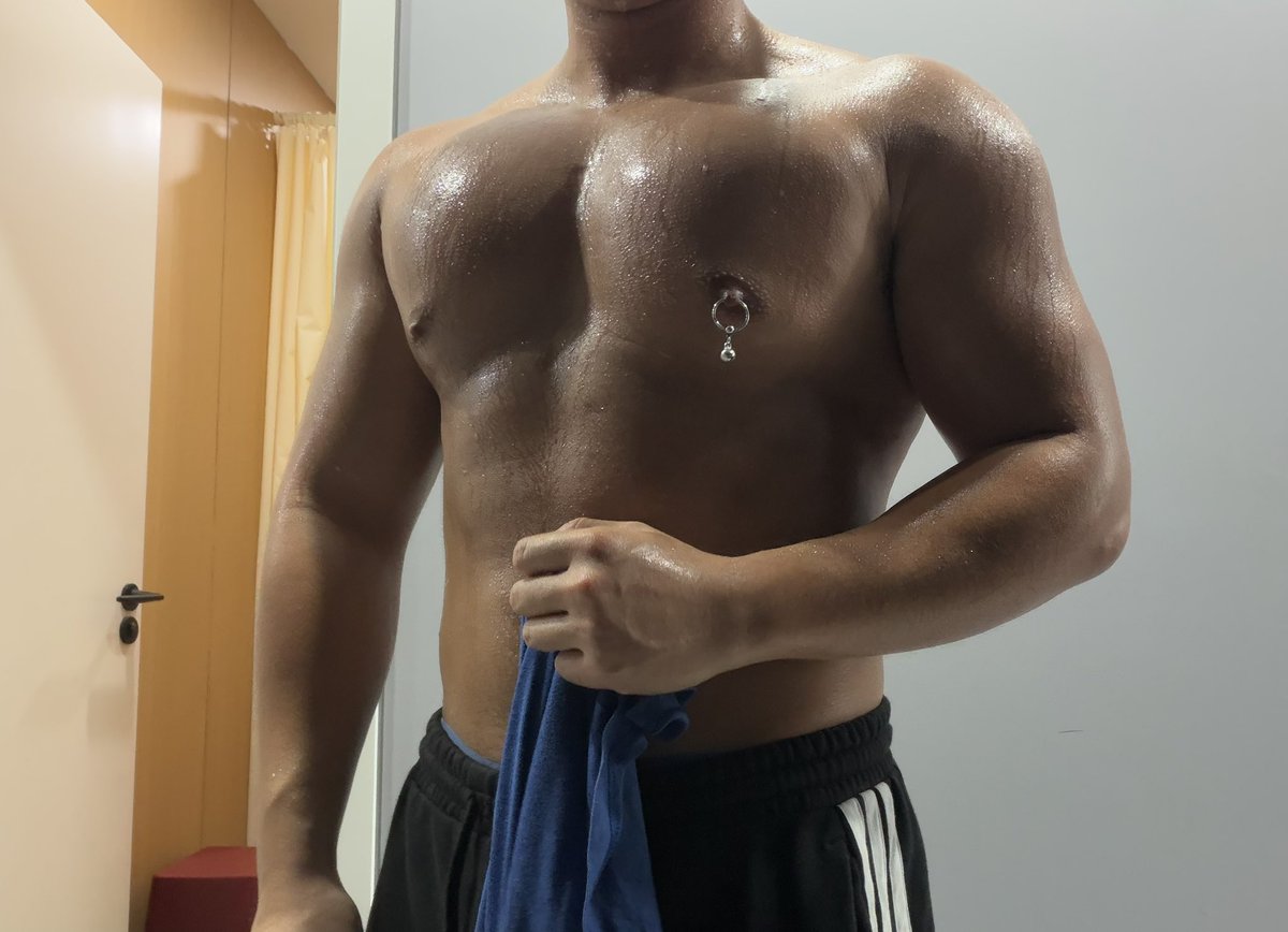 SakuraCat568's tweet photo. 有人喜欢👅胸的吗 #肌肉 https://t.co/3v9YvExzQL