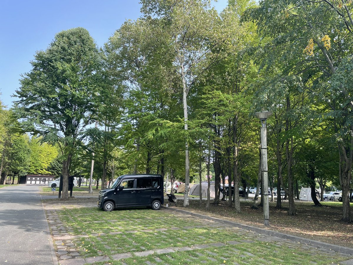 syantei's tweet photo. 昨日の宿は走ってて偶然見つけた洞爺湖の財田キャンプ場
中洞爺よりは手の入ったオートキャンプ場
フリーサイト二千円で、数箇所点在する駐車場に車を停めて、そばで張れる
設備は整ってて、RVパークに泊まるなら絶対にこっち
来年からはここに浮気しようかな https://t.co/oHuA6G4xw9