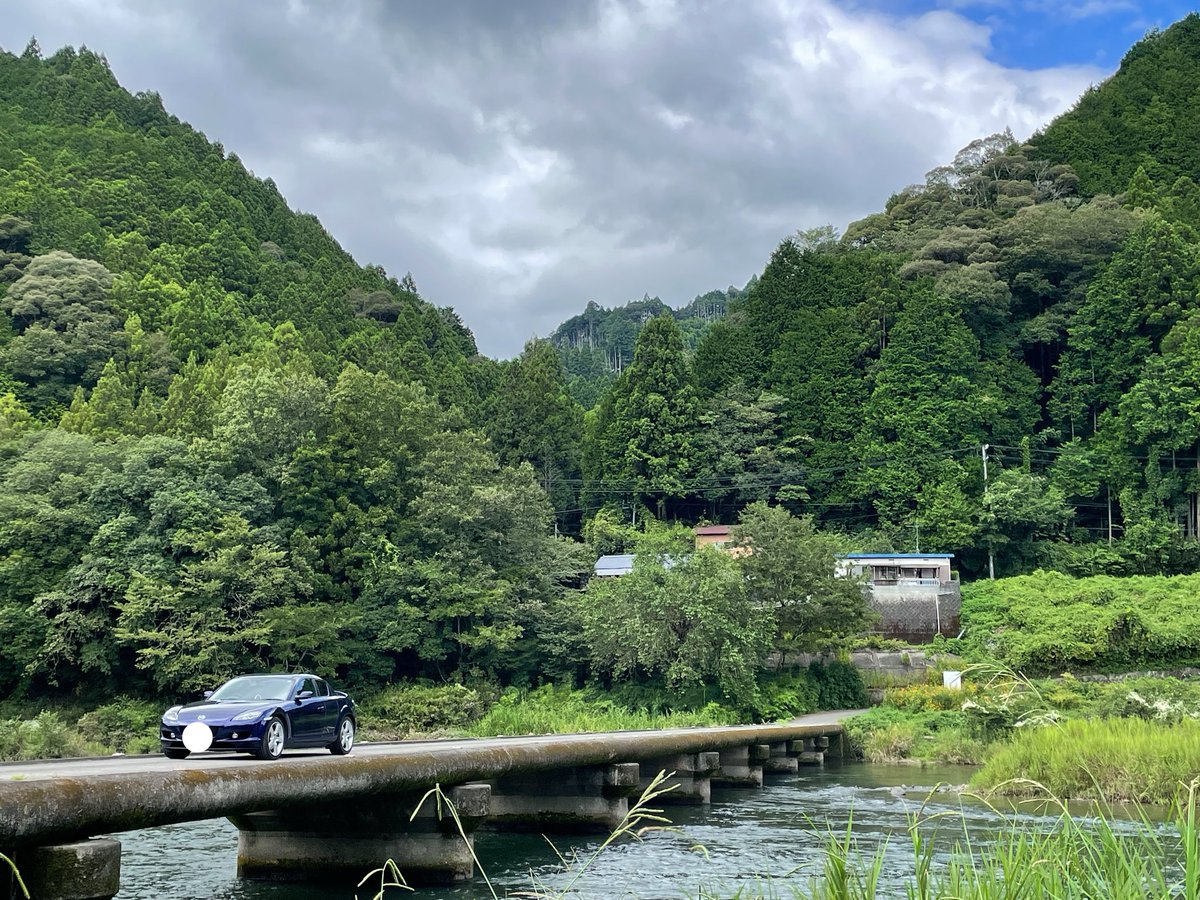 tako_pyn's tweet photo. 2台で走り回るの楽しすぎた
山道ブンブン走って、カラッカラの早明浦ダム見て飯食って、また山道ブンブン走って。
これだけ山道走ったのに燃費リッター9.3はめちゃくちゃ良いと思う！！(感覚麻痺) https://t.co/LOOOSLxdwr