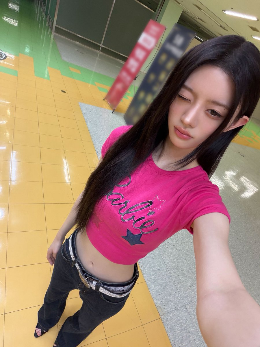 ILLIT_twt's tweet photo. 글릿~~~
다들 제 커버영상 봐쥬세요~~~~~
글릿이 좋아했으면 좋겠어😘😘

#MINJU #민주 #ILLIT #아일릿 https://t.co/W0ykV2A6sg