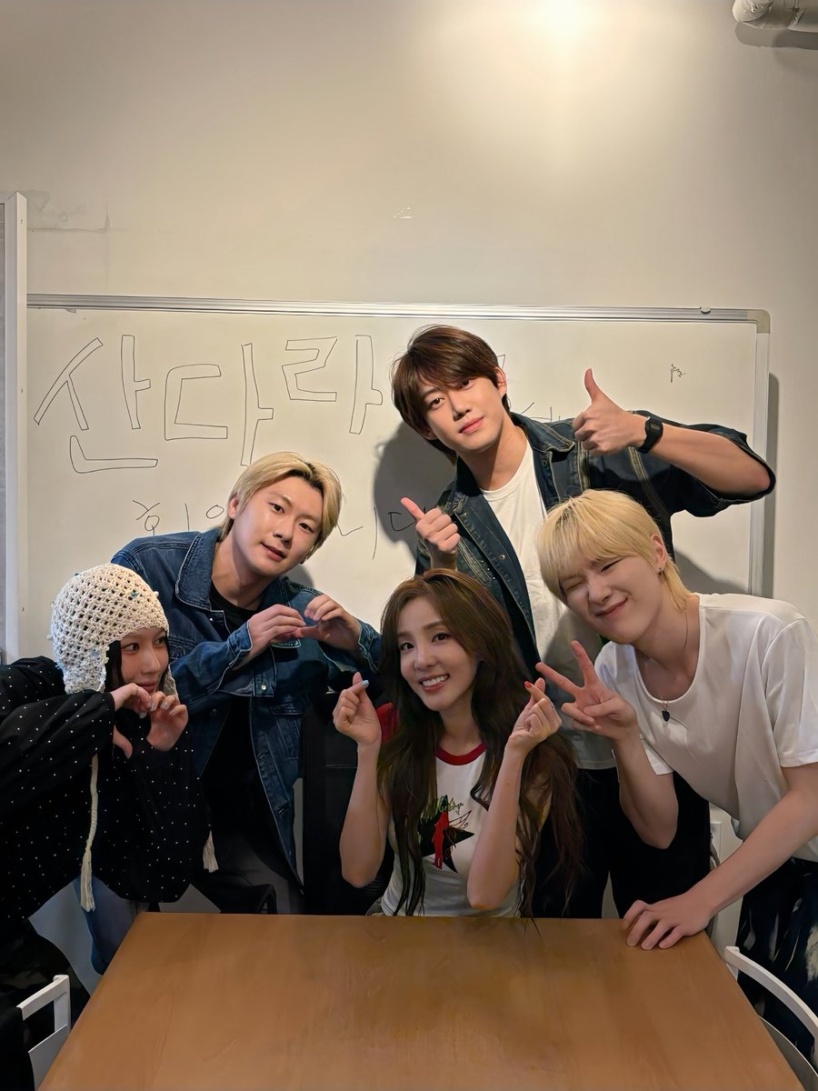 krungy21's tweet photo. with ChRocktikal 🤘🥰 https://t.co/PcpssKnSNq