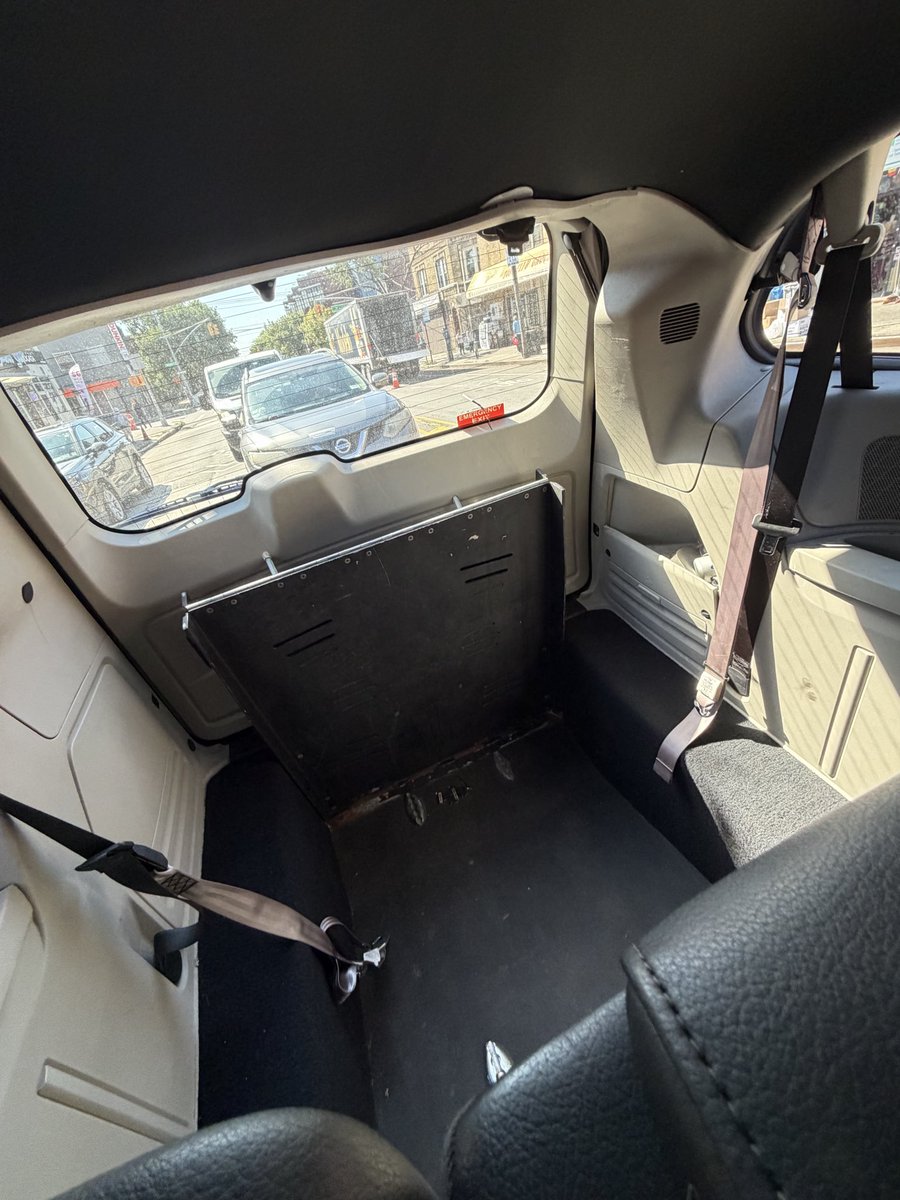 245AM's tweet photo. @Uber Why is your support team being so unhelpful? I paid for an XL and was sent a car with 4 seats! I have photo proof showing I did not receive the car size I requested. Refund me the extra money I paid! https://t.co/Q0nEFweXwY